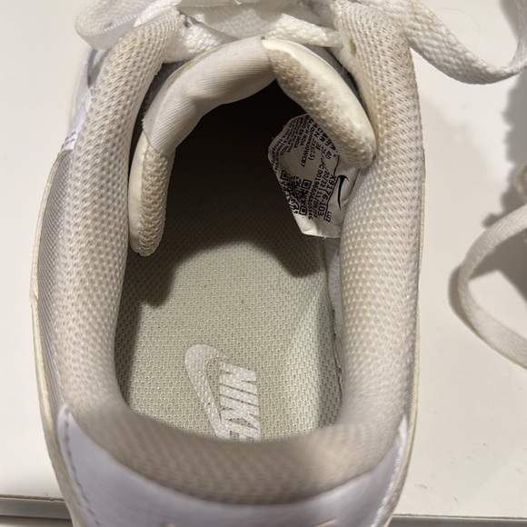 Women’s Nike shoes - Picture 7 of 7